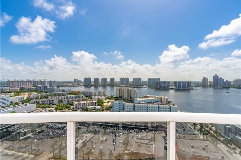 Condo in Sunny Isles Beach, Florida, 2 bedrooms  № 1240615 - photo 4