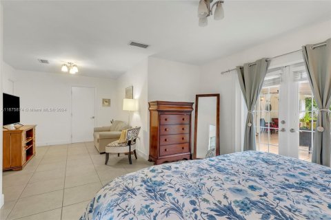 Casa en venta en Miami, Florida, 5 dormitorios, 242.75 m2 № 1399833 - foto 20