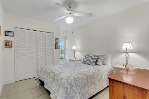 Casa en venta en Miami, Florida, 5 dormitorios, 242.75 m2 № 1399833 - foto 24