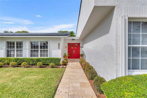 Casa en venta en Miami, Florida, 5 dormitorios, 242.75 m2 № 1399833 - foto 3