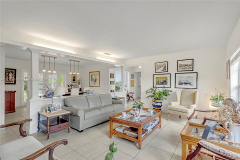 Casa en venta en Miami, Florida, 5 dormitorios, 242.75 m2 № 1399833 - foto 6