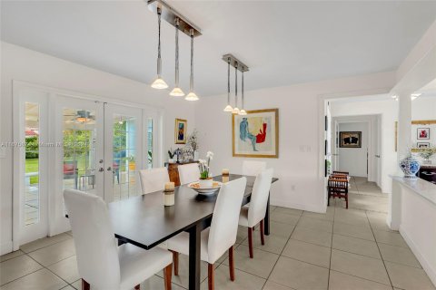 Casa en venta en Miami, Florida, 5 dormitorios, 242.75 m2 № 1399833 - foto 11