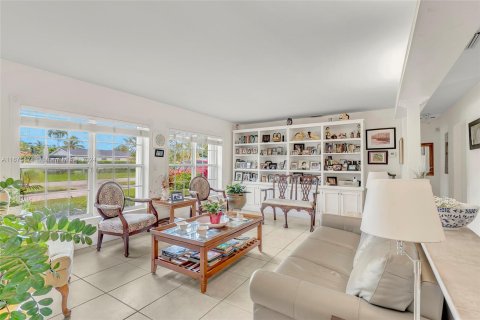 Casa en venta en Miami, Florida, 5 dormitorios, 242.75 m2 № 1399833 - foto 7