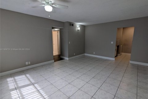 Condo in Coral Springs, Florida, 2 bedrooms  № 1357041 - photo 2