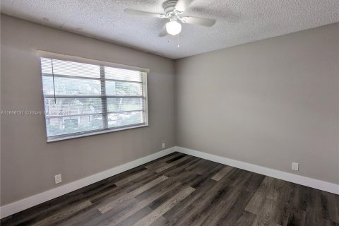 Condo in Coral Springs, Florida, 2 bedrooms  № 1357041 - photo 12