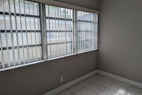 Condo in Coral Springs, Florida, 2 bedrooms  № 1357041 - photo 3