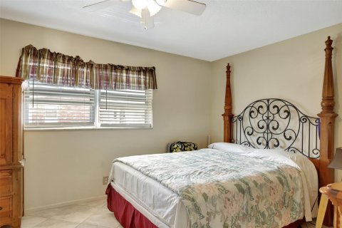 Condo in Lauderdale-by-the-Sea, Florida, 1 bedroom  № 1061355 - photo 19