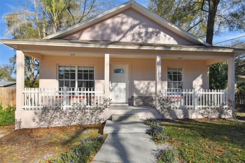 House in Tampa, Florida 3 bedrooms, 102.38 sq.m. № 1379204 - photo 5