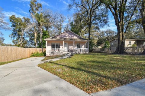 House in Tampa, Florida 3 bedrooms, 102.38 sq.m. № 1379204 - photo 2