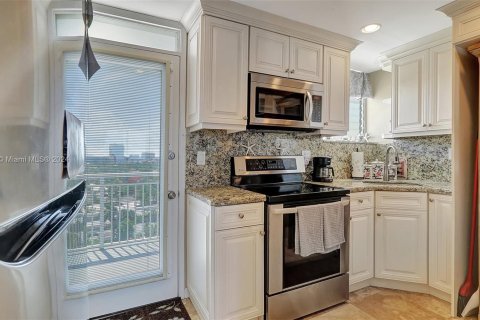 Condo in Fort Lauderdale, Florida, 1 bedroom  № 1209565 - photo 11