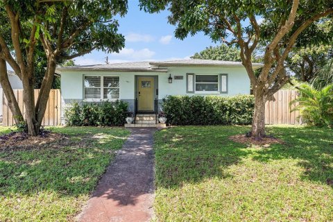 Casa en venta en Saint Petersburg, Florida, 3 dormitorios, 154.4 m2 № 1343991 - foto 1