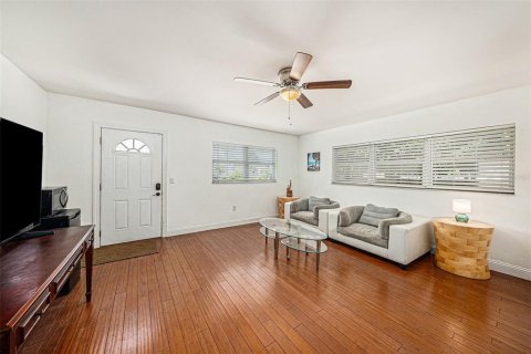 Casa en venta en Saint Petersburg, Florida, 3 dormitorios, 154.4 m2 № 1343991 - foto 17