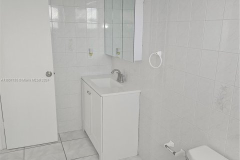 Condo in Fort Lauderdale, Florida, 1 bedroom  № 1357154 - photo 12