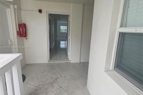 Copropriété à louer à Fort Lauderdale, Floride: 1 chambre, 66.89 m2 № 1357154 - photo 2