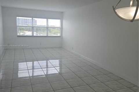 Condo in Fort Lauderdale, Florida, 1 bedroom  № 1357154 - photo 4