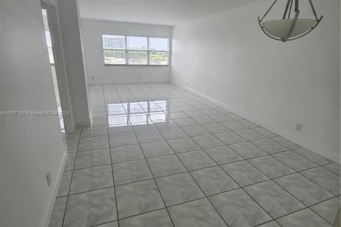 Condominio en alquiler en Fort Lauderdale, Florida, 1 dormitorio, 66.89 m2 № 1357154 - foto 3