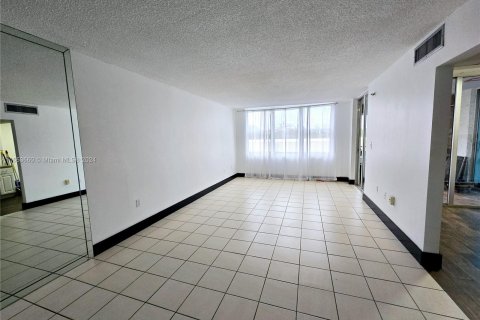 Condo in North Miami Beach, Florida, 2 bedrooms  № 1348067 - photo 4