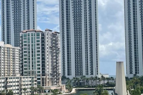 Condo in Sunny Isles Beach, Florida, 1 bedroom  № 1348108 - photo 2