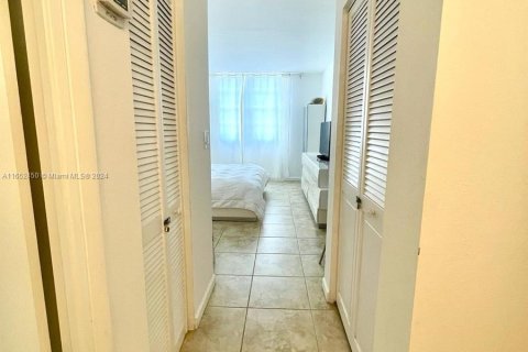 Condo in Sunny Isles Beach, Florida, 1 bedroom  № 1348108 - photo 13