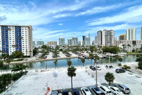 Condo in Sunny Isles Beach, Florida, 1 bedroom  № 1348108 - photo 18