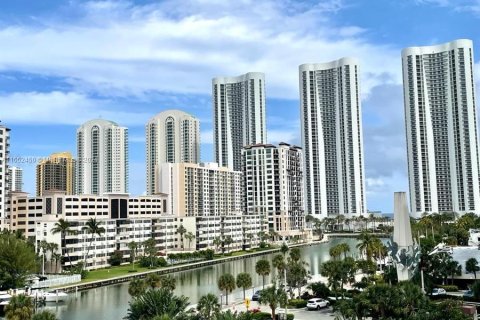 Condo in Sunny Isles Beach, Florida, 1 bedroom  № 1348108 - photo 19