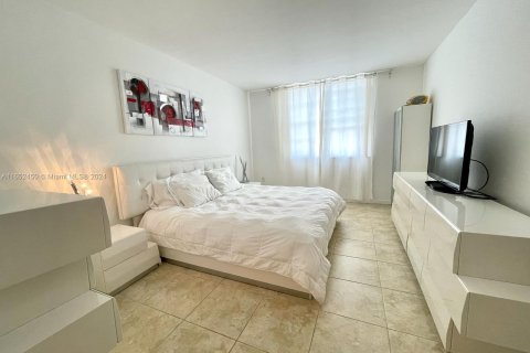 Condo in Sunny Isles Beach, Florida, 1 bedroom  № 1348108 - photo 14