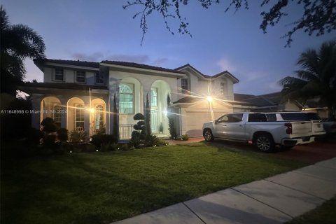 House in Pembroke Pines, Florida 5 bedrooms, 323.86 sq.m. № 1332095 - photo 4