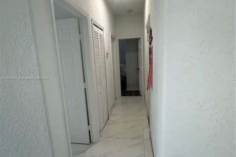 House in Pembroke Pines, Florida 5 bedrooms, 323.86 sq.m. № 1332095 - photo 25