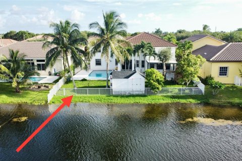 House in Pembroke Pines, Florida 5 bedrooms, 323.86 sq.m. № 1332095 - photo 2