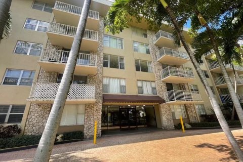 Condo in North Miami, Florida, 1 bedroom  № 1331835 - photo 18