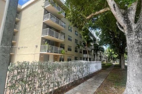 Copropriété à vendre à North Miami, Floride: 1 chambre, 62.52 m2 № 1331835 - photo 25