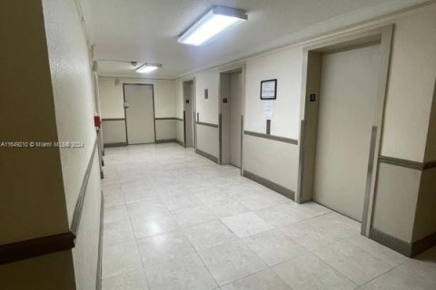 Condominio en venta en North Miami, Florida, 1 dormitorio, 62.52 m2 № 1331835 - foto 26