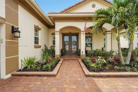 Villa ou maison à vendre à Port St. Lucie, Floride: 3 chambres, 256.22 m2 № 1228043 - photo 4