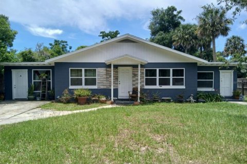 House in DeLand, Florida 4 bedrooms, 181.16 sq.m. № 1218599 - photo 1