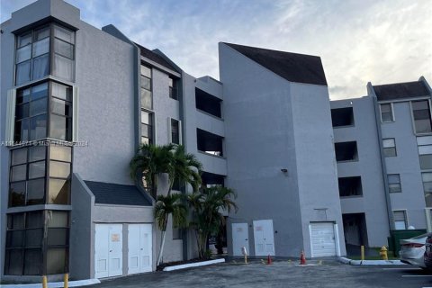 Condominio en venta en Hialeah, Florida, 2 dormitorios, 92.07 m2 № 1327544 - foto 18