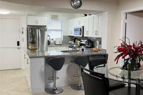 Condominio en venta en Hialeah, Florida, 2 dormitorios, 92.07 m2 № 1327544 - foto 3