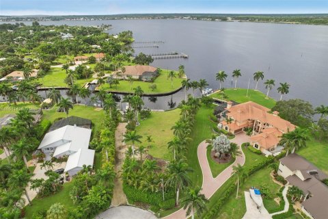 Casa en venta en Stuart, Florida, 4 dormitorios, 421.4 m2 № 1325404 - foto 17