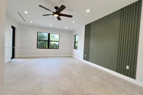 House in Fort Lauderdale, Florida 5 bedrooms, 390.47 sq.m. № 1073330 - photo 20