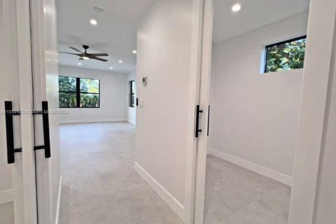 Villa ou maison à vendre à Fort Lauderdale, Floride: 5 chambres, 390.47 m2 № 1073330 - photo 21