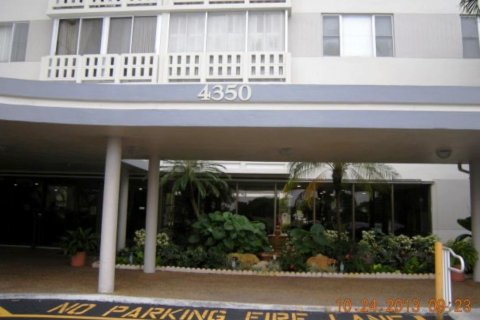Copropriété à vendre à Hollywood, Floride: 2 chambres, 105.17 m2 № 1076810 - photo 10