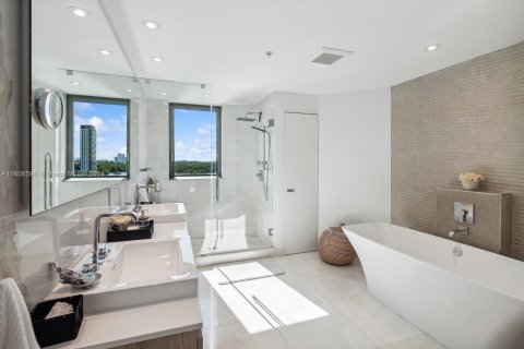 Condo in Aventura, Florida, 2 bedrooms  № 1232955 - photo 11