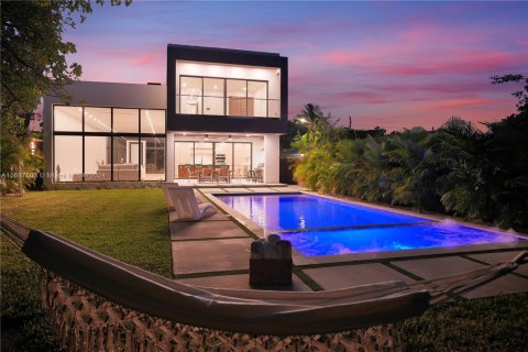 Casa en venta en Miami, Florida, 4 dormitorios, 303.42 m2 № 1440142 - foto 23