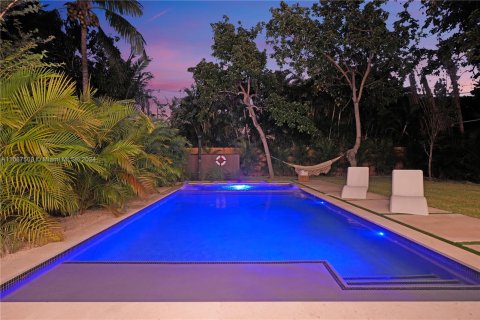 Casa en venta en Miami, Florida, 4 dormitorios, 303.42 m2 № 1440142 - foto 27