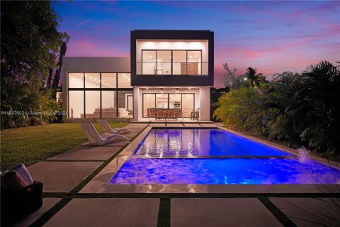 Casa en venta en Miami, Florida, 4 dormitorios, 303.42 m2 № 1440142 - foto 25