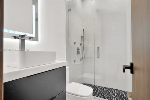 Casa en venta en Miami, Florida, 4 dormitorios, 303.42 m2 № 1440142 - foto 19