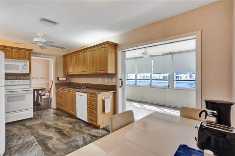 Casa en venta en Tamarac, Florida, 2 dormitorios, 147.44 m2 № 1058072 - foto 10
