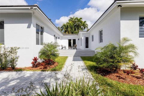 Купить виллу или дом в Майами-Спрингс, Флорида 4 спальни, № 1040303 - фото 26