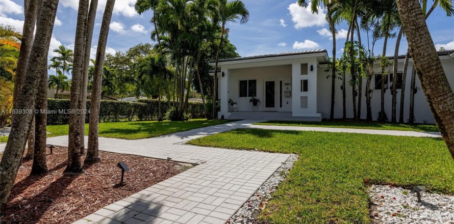 Villa ou maison à Miami Springs, Floride 4 chambres № 1040303