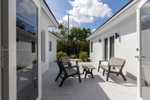 Casa en venta en Miami Springs, Florida, 4 dormitorios № 1040303 - foto 20