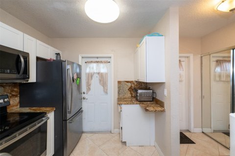 Condo in Lauderdale Lakes, Florida, 2 bedrooms  № 1226005 - photo 28